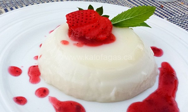 Coconut Panna Cotta With Berry Sauce | Kalofagas.ca